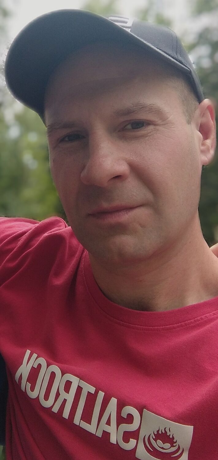  36437577  Oleg, 41 ,    