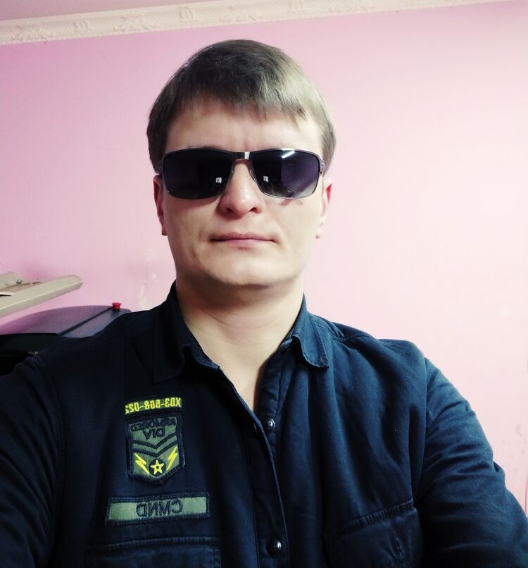  ,   Lari, 37 ,  