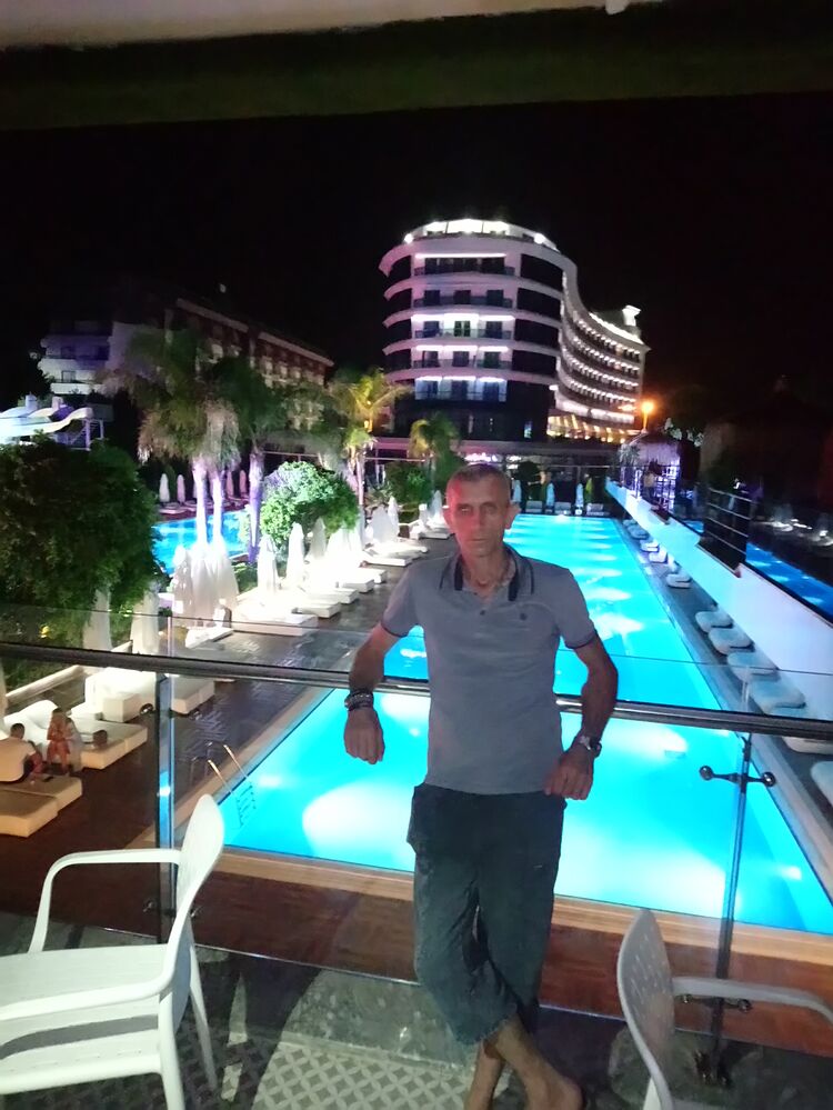  24805697  Aleksandr, 52 ,    