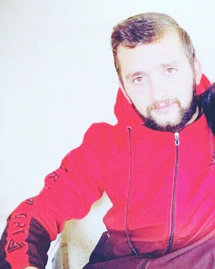  25247827  Andranik, 27 ,    