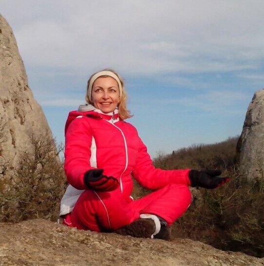  ,   Lara, 48 ,   c 