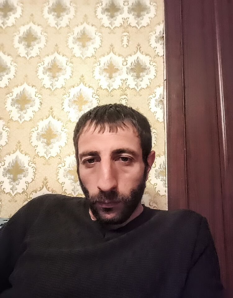  53747607  Davit, 33 ,    