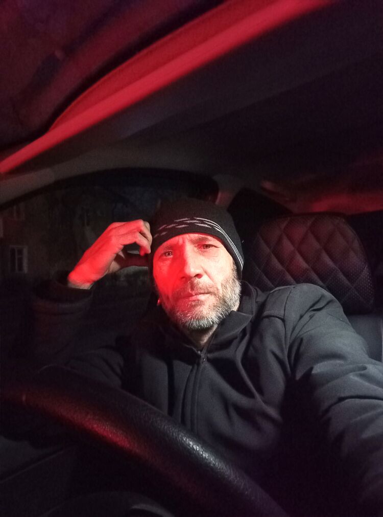  ,   Viktor, 44 ,   ,   