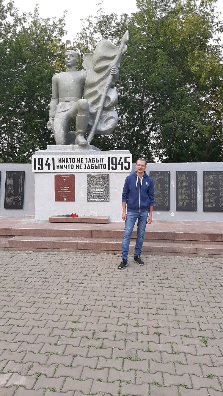  33714777  Ivan, 35 ,    