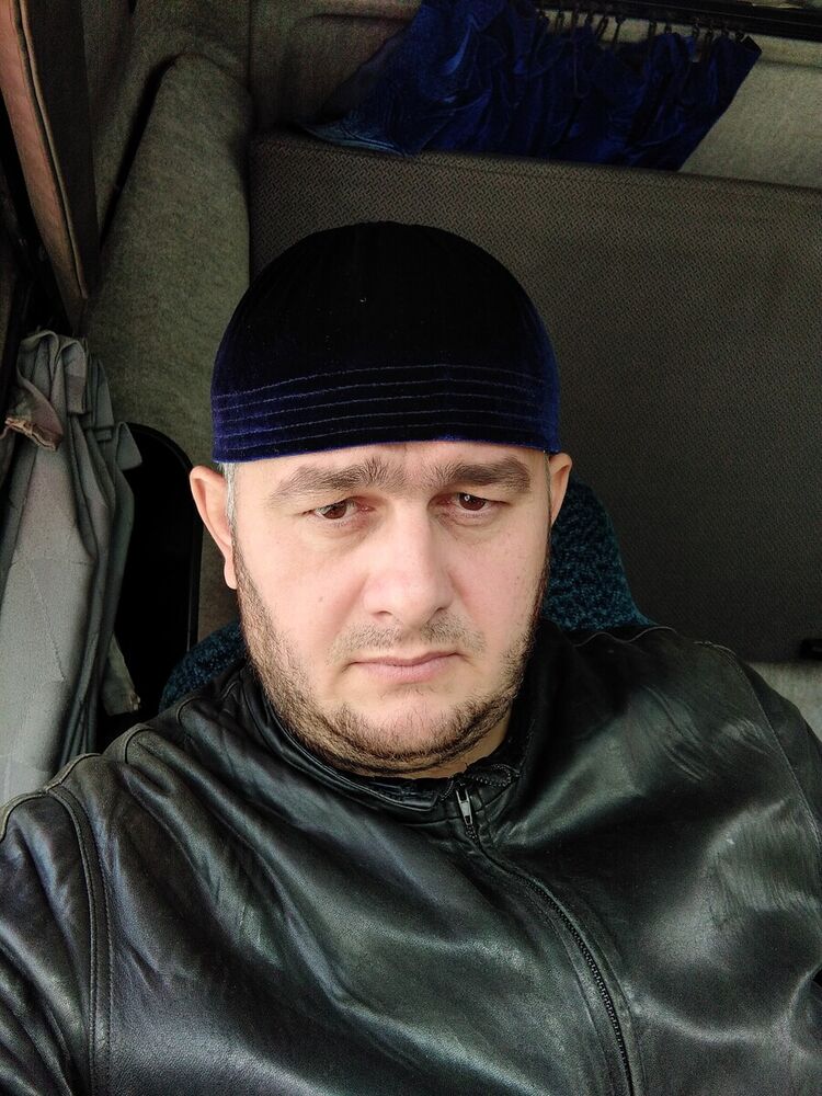  ,   Artur, 43 ,   ,   , c 