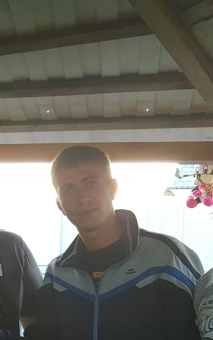  31316777  Anton, 33 ,    