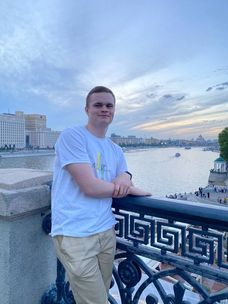  27421067  Alexander, 24 ,    