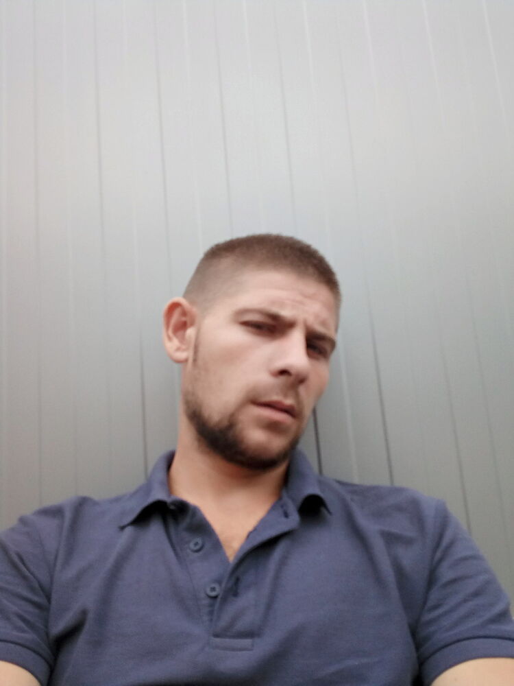  17606967  Alexandru, 29 ,    