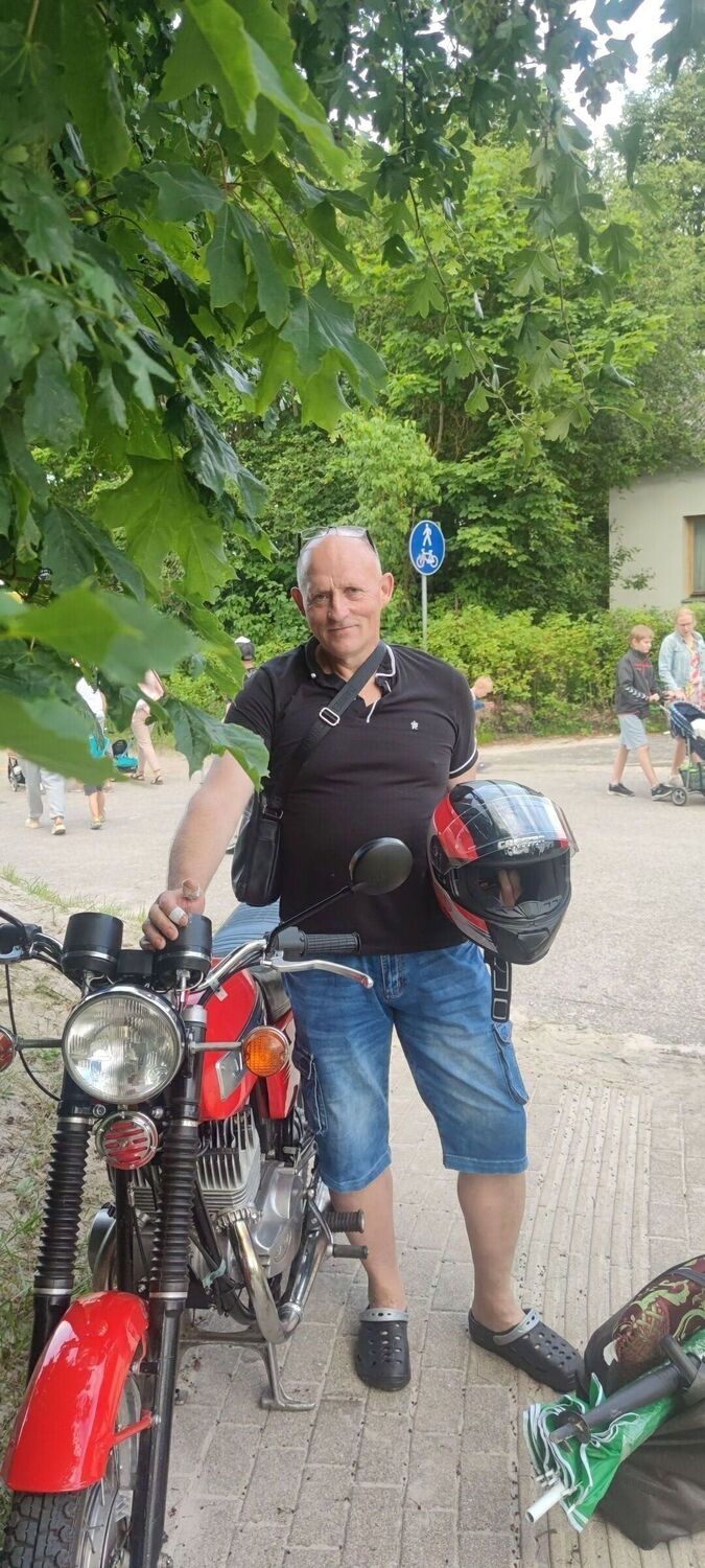  ,   Saulius, 54 ,   ,   