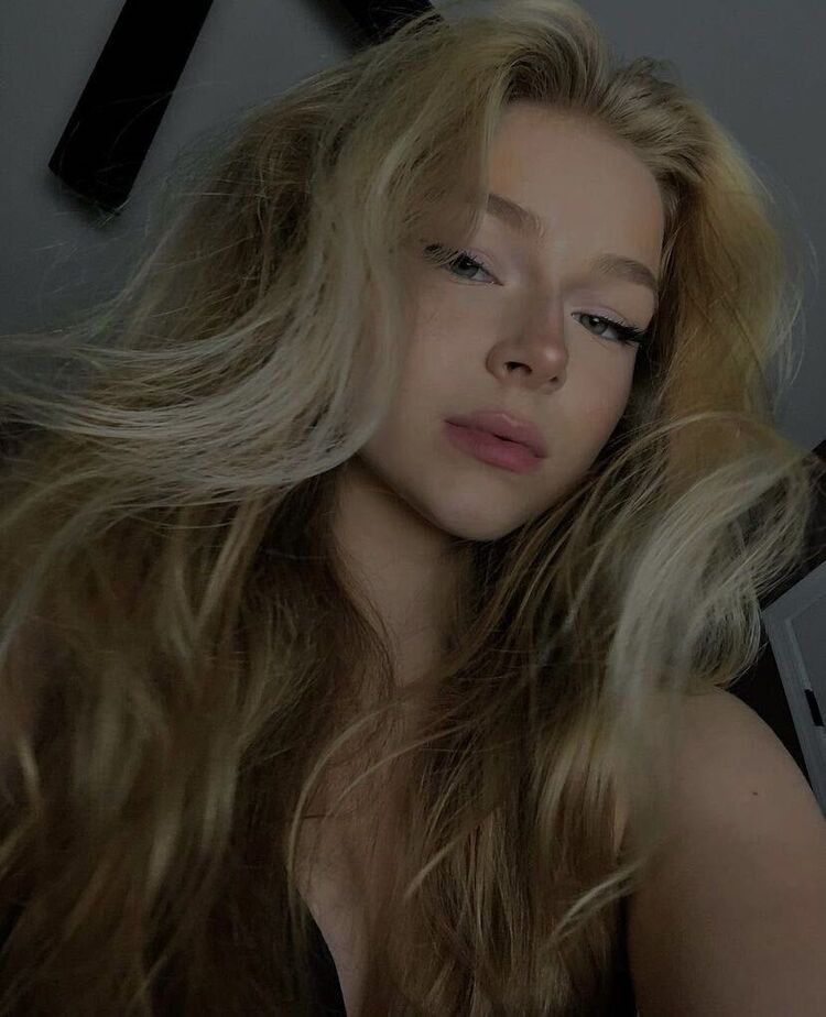  23879397  Olga, 24 ,    