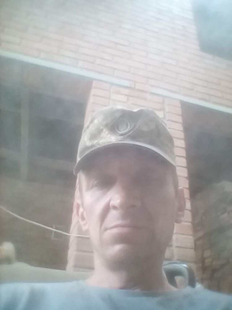  41925227  Andrej, 35 ,    