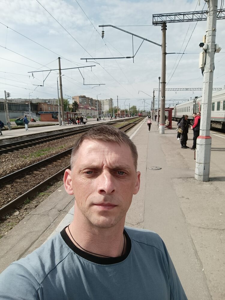  ,   Viktor, 38 ,   ,   