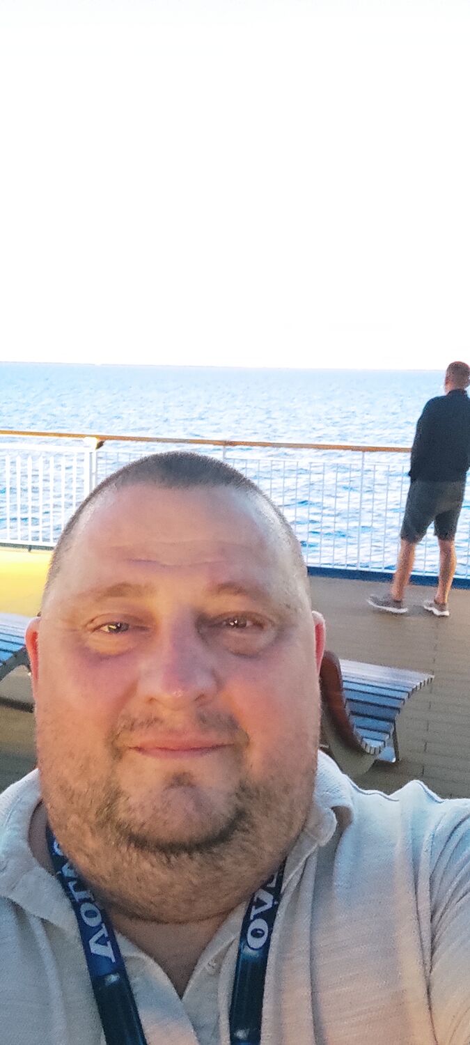  42915027  Denis, 41 ,    