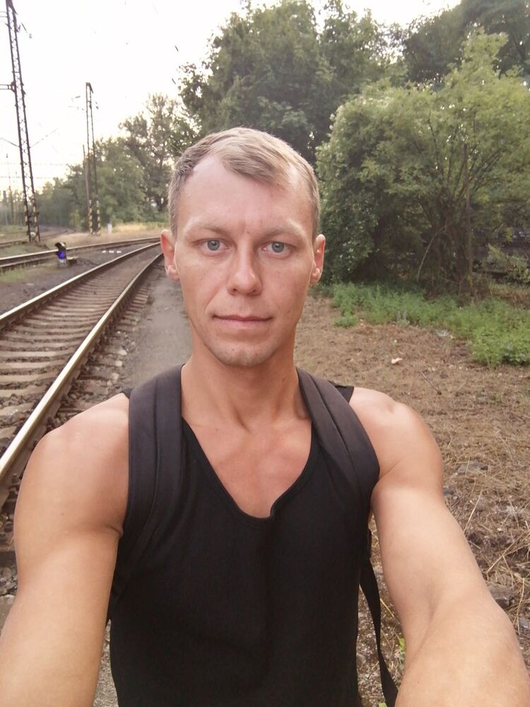 16922307  Denis, 38 ,    Praha