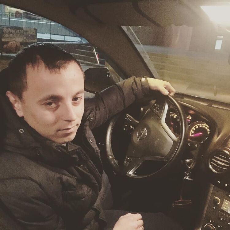  18305777  , 34 ,    