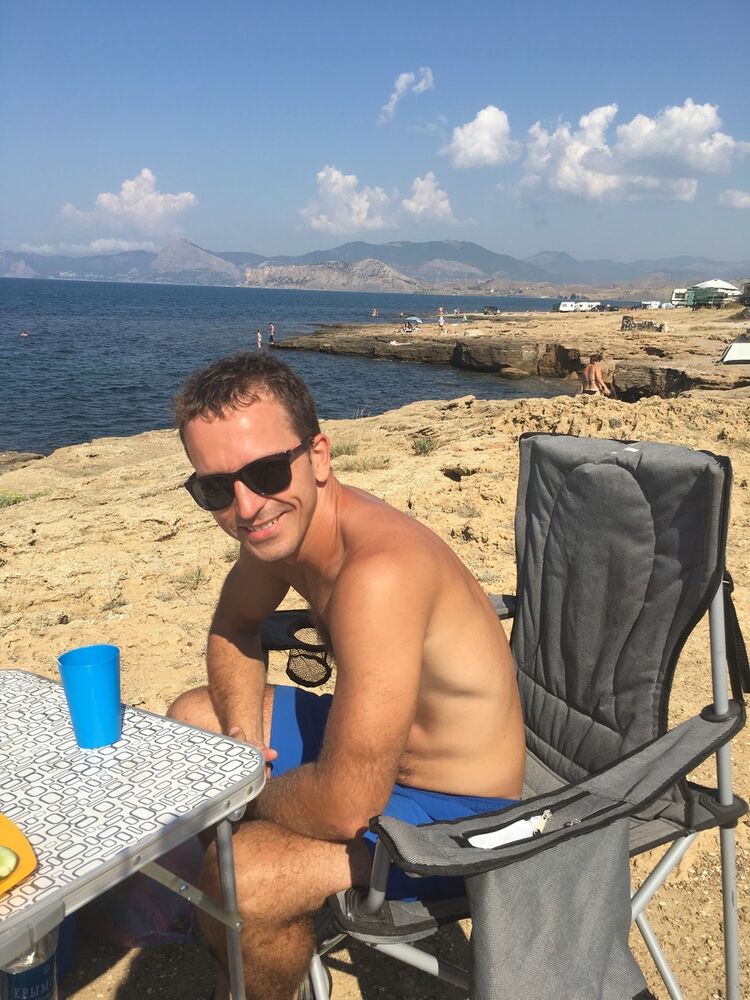  ,   Artem, 40 ,   ,   , c 