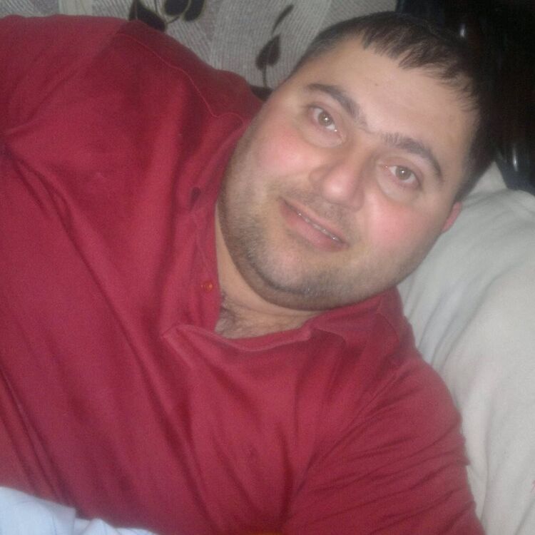  11025597  Artur, 42 ,    