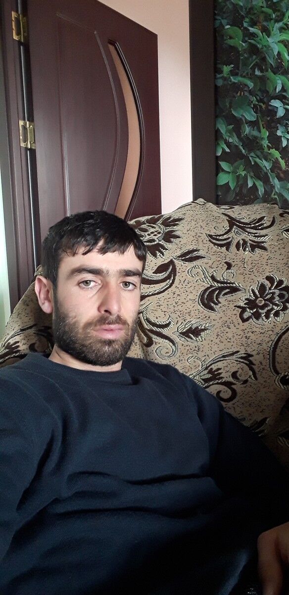  18441357  Armen, 35 ,    