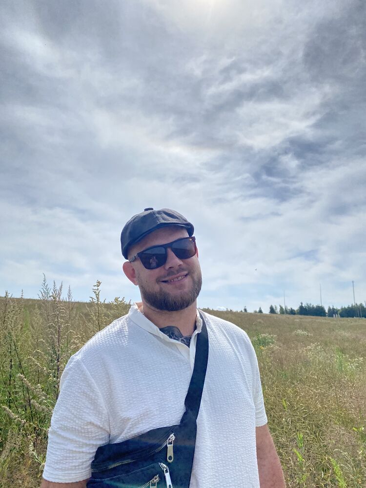  54234827  Maks, 31 ,    