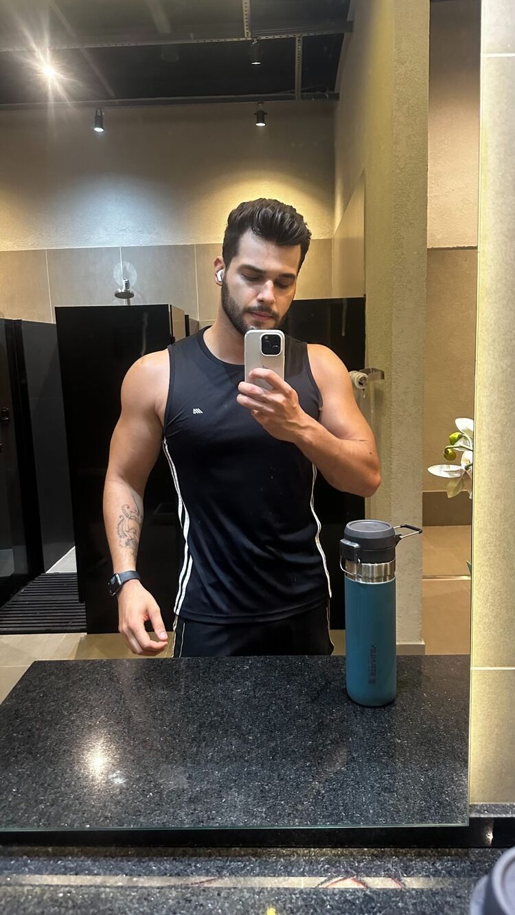  52844517  , 35 ,    --