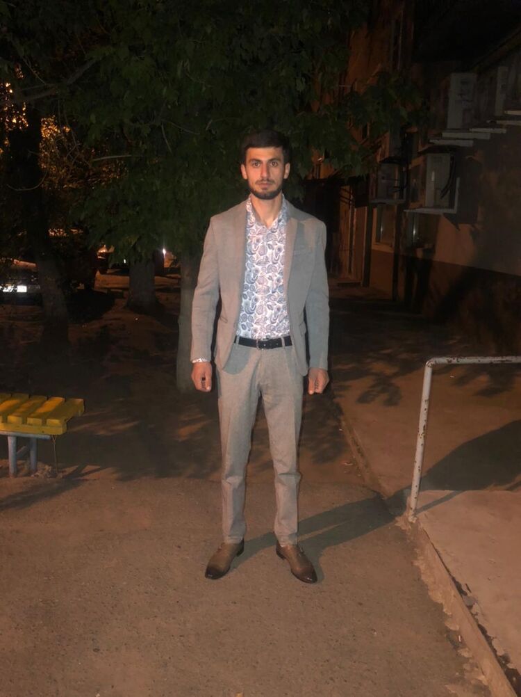  30498357  Arman, 28 ,    