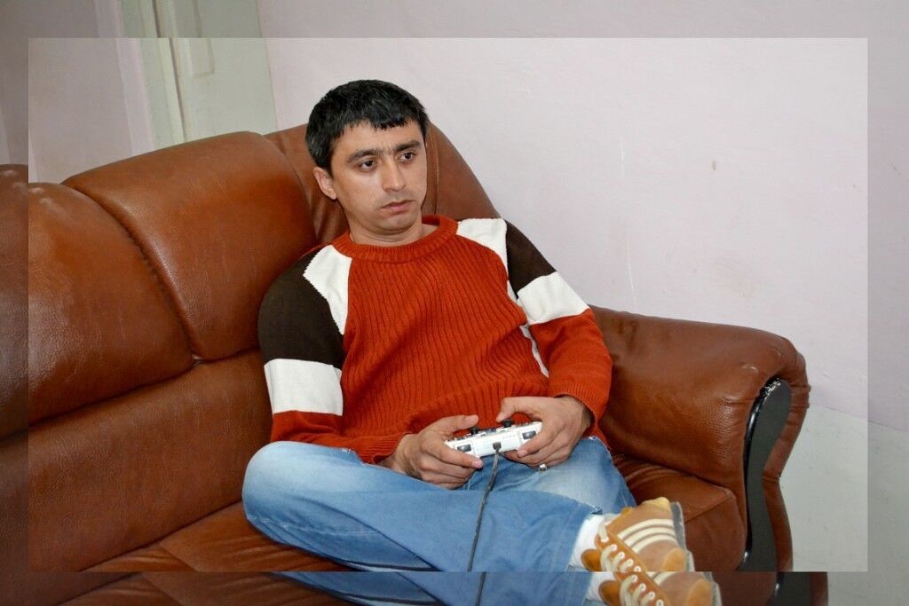  ,   Boy Baxa, 33 ,     , c 