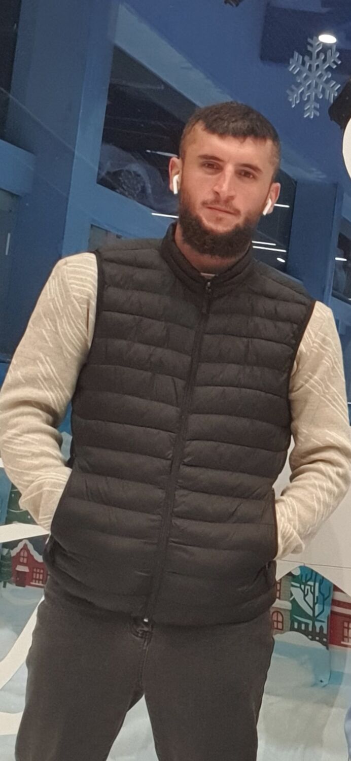  33839607  Umar, 29 ,    