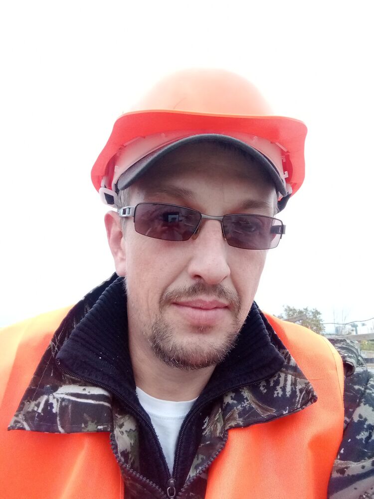  37701677  Andrey, 42 ,    