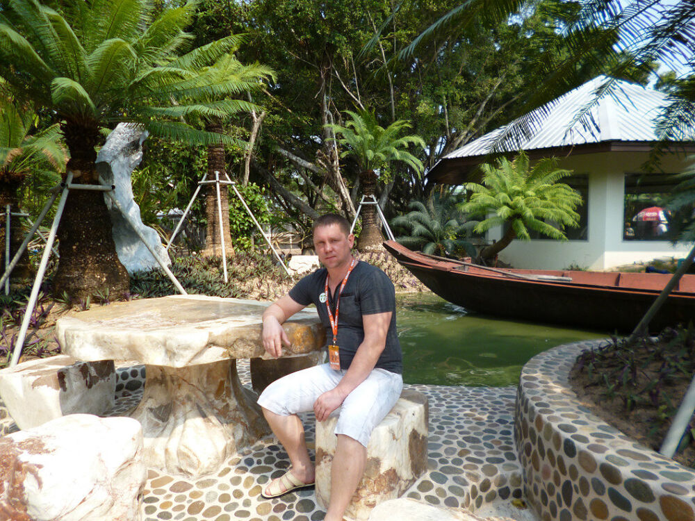  ,   Alex, 48 ,  