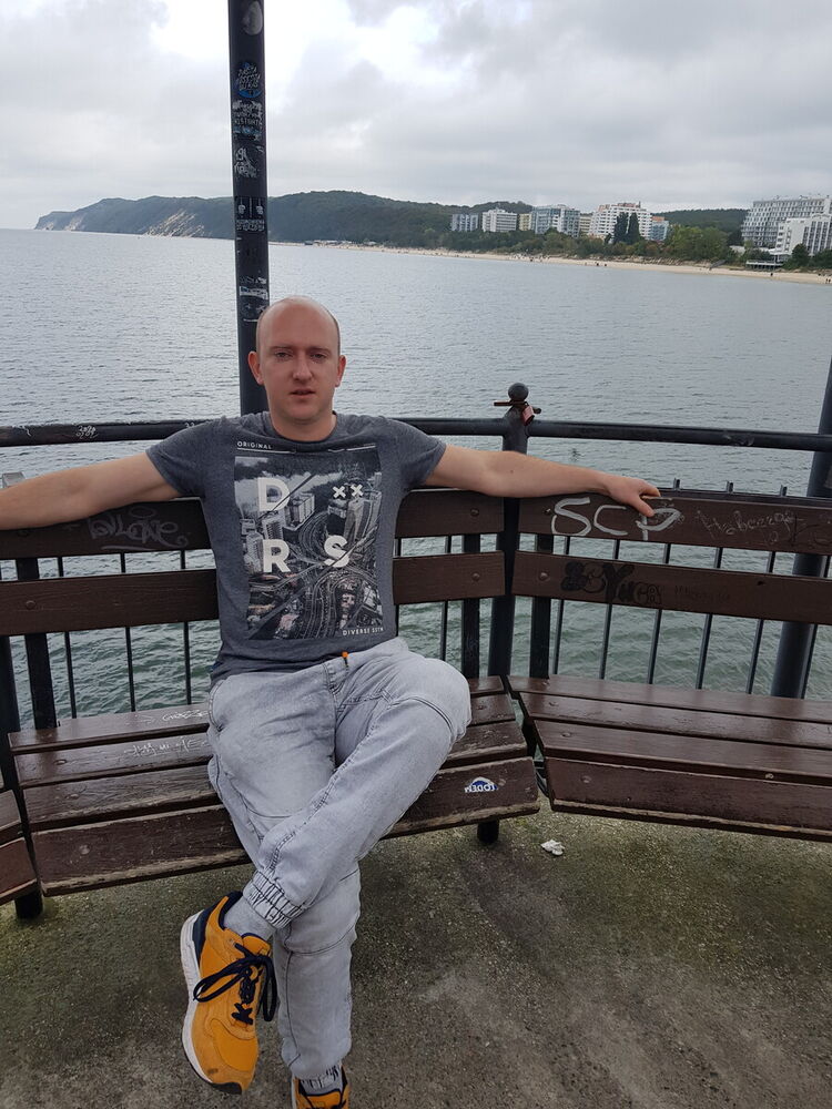  21386197  Bohdan, 35 ,    