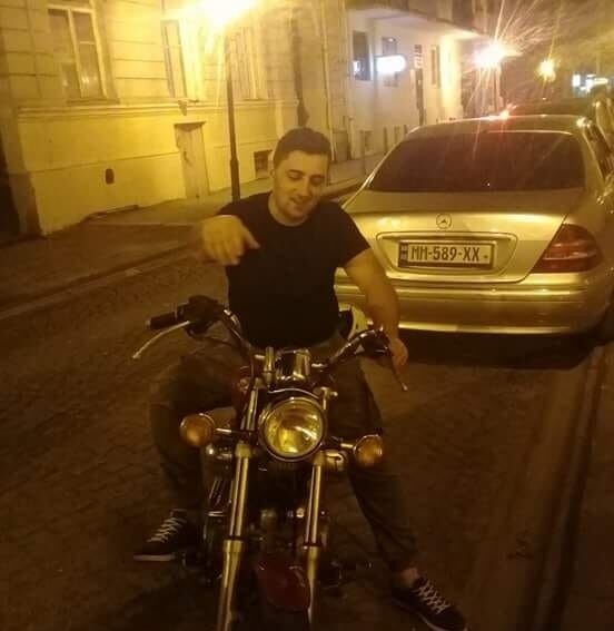  15353217  Leva, 37 ,    