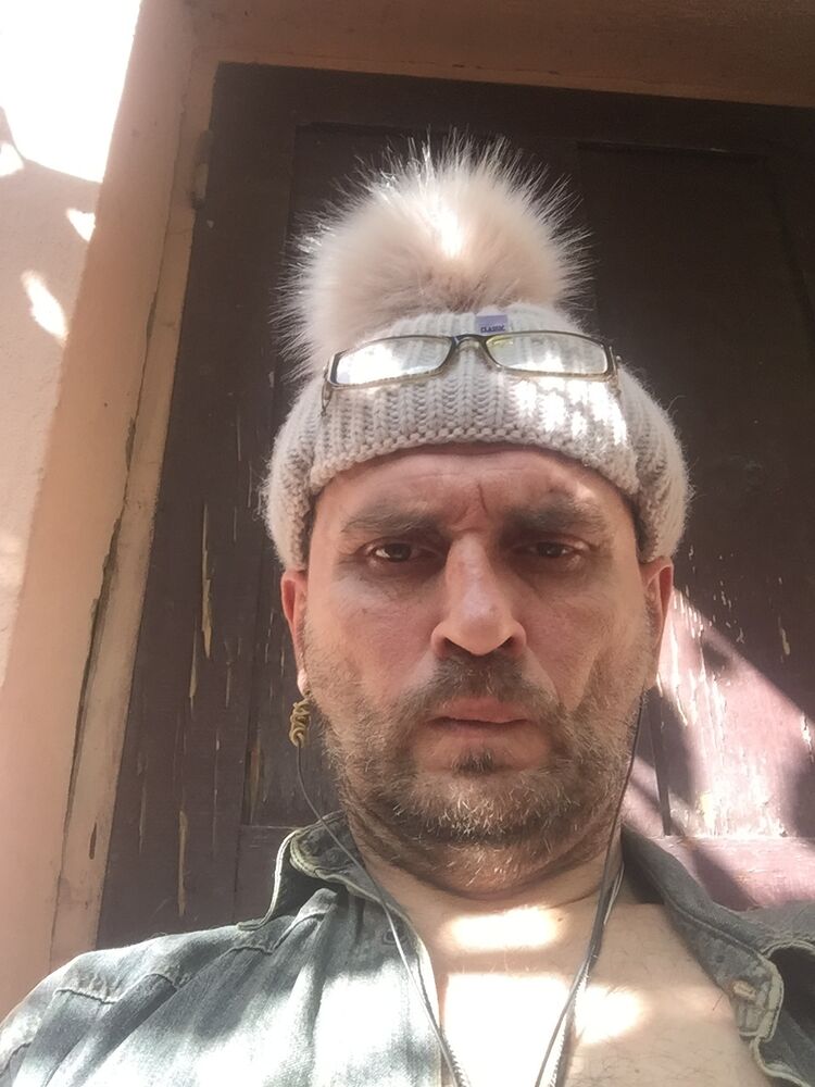  37876367  Valery, 53 ,    