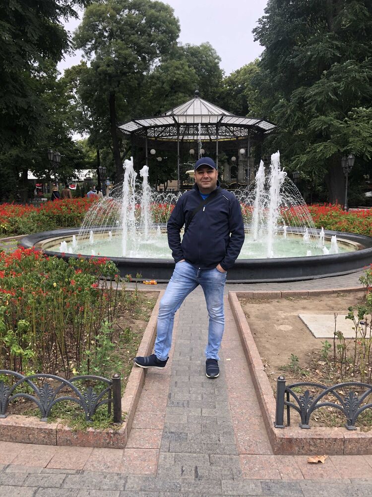  24227887  Ashot, 35 ,    