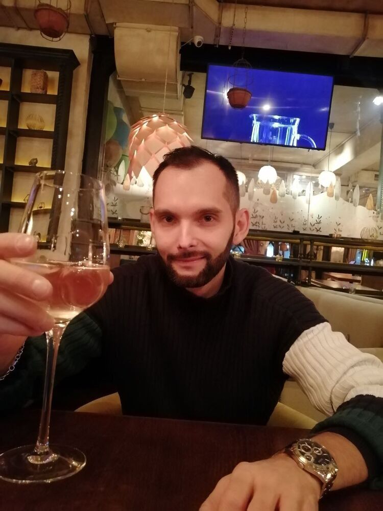  41781657  Michail, 34 ,    