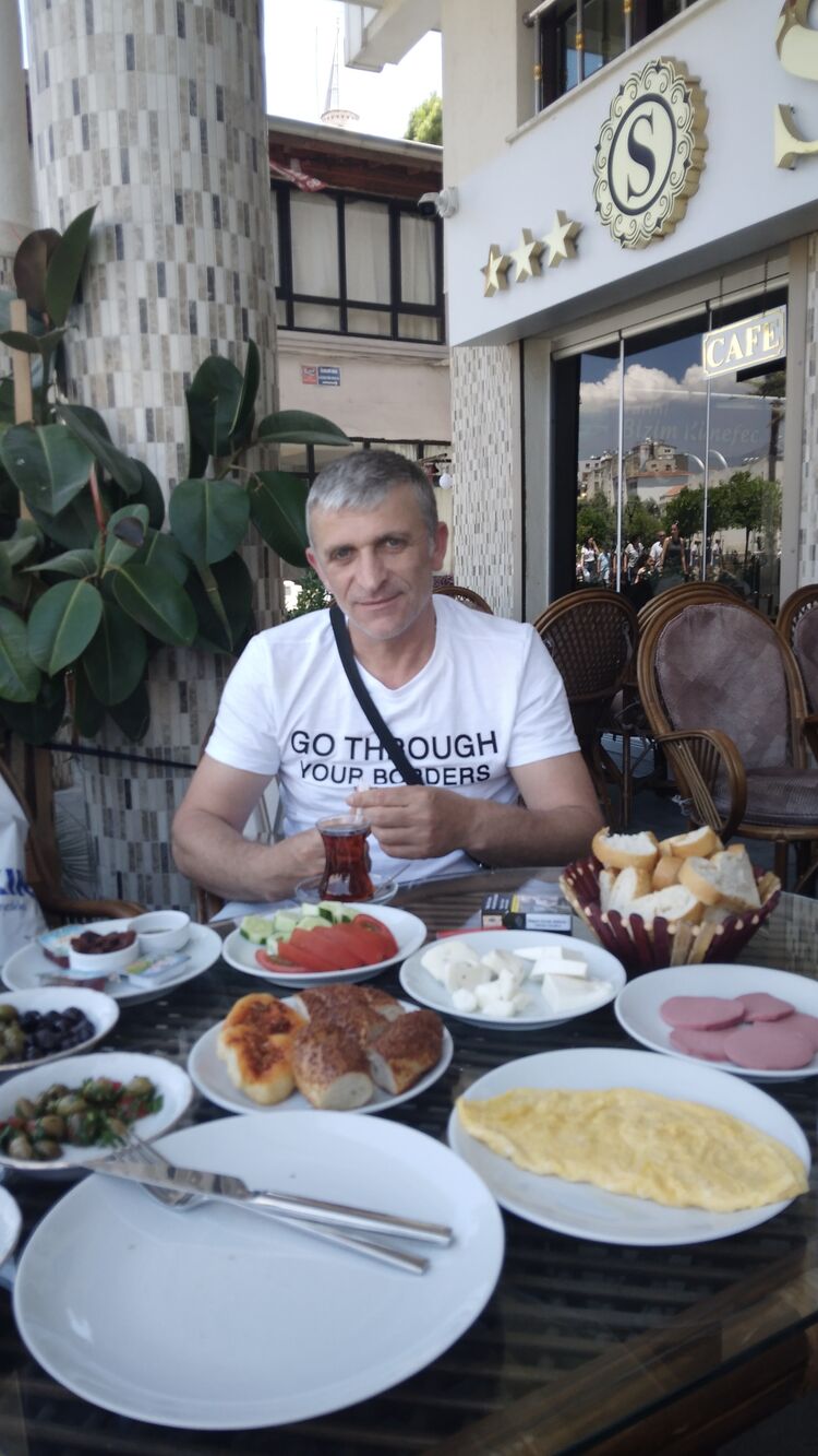  29684797  Irakli, 44 ,    