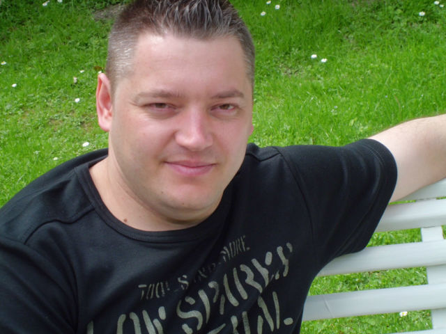  5094187  Dmitrij, 44 ,    