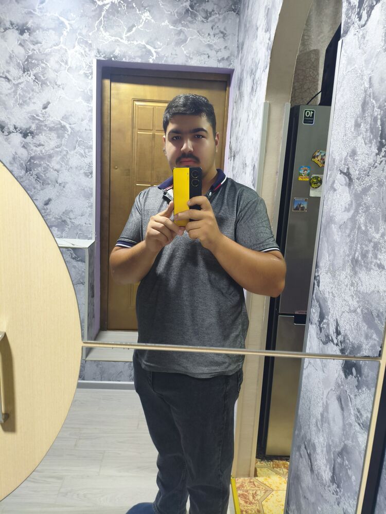  53366267  Liviu, 21 ,    