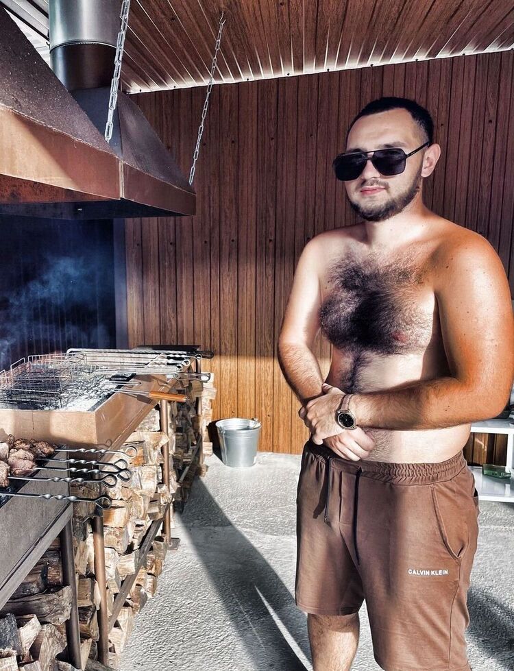  44208047  Vladimir, 28 ,    