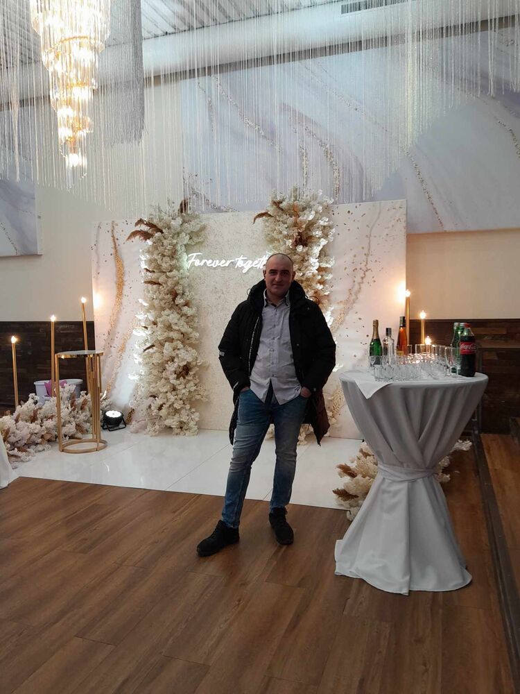  41467537  Misha, 35 ,    Praha