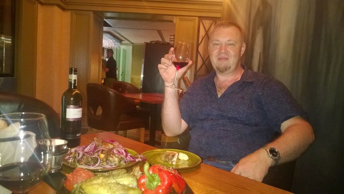  ,   Sergej, 46 ,   