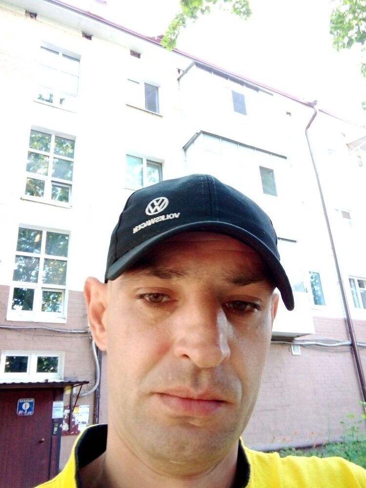  27544837  Roman, 42 ,    