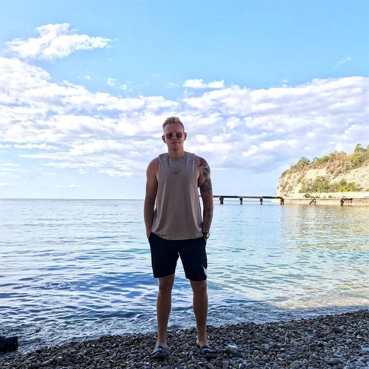  ,   Artem, 32 ,   ,   