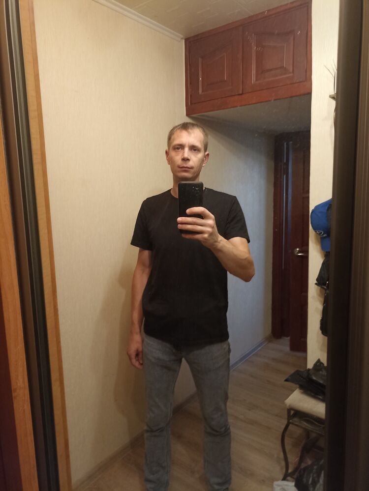  40152557  Pavel, 41 ,    
