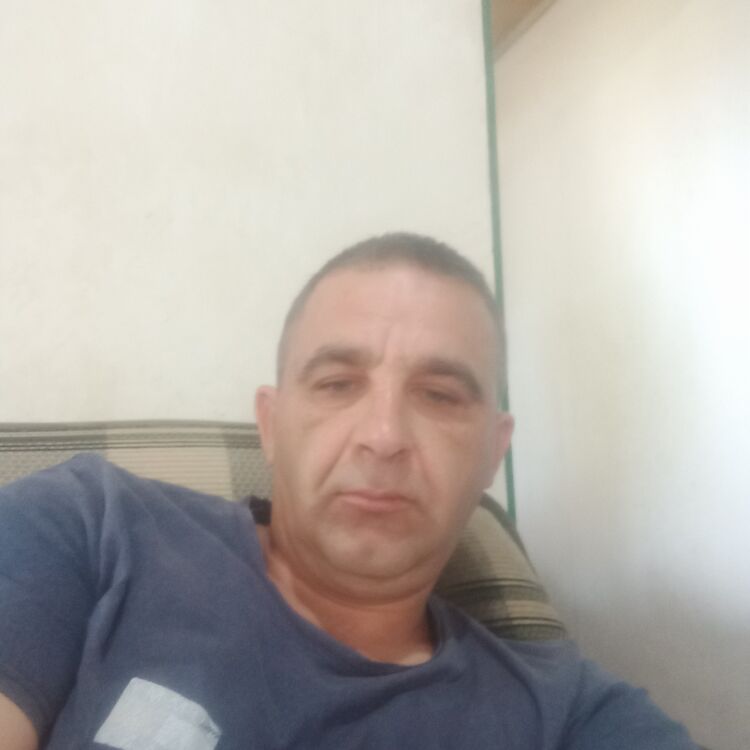  38680247  Radu, 42 ,    