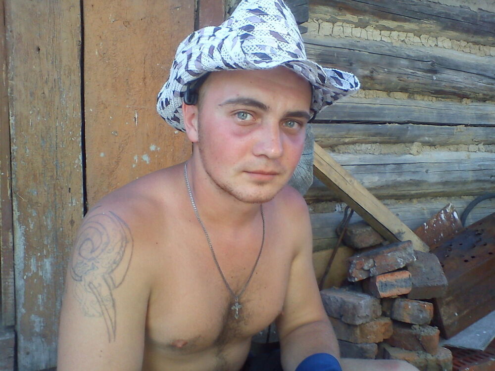  27730867  Roman, 32 ,    