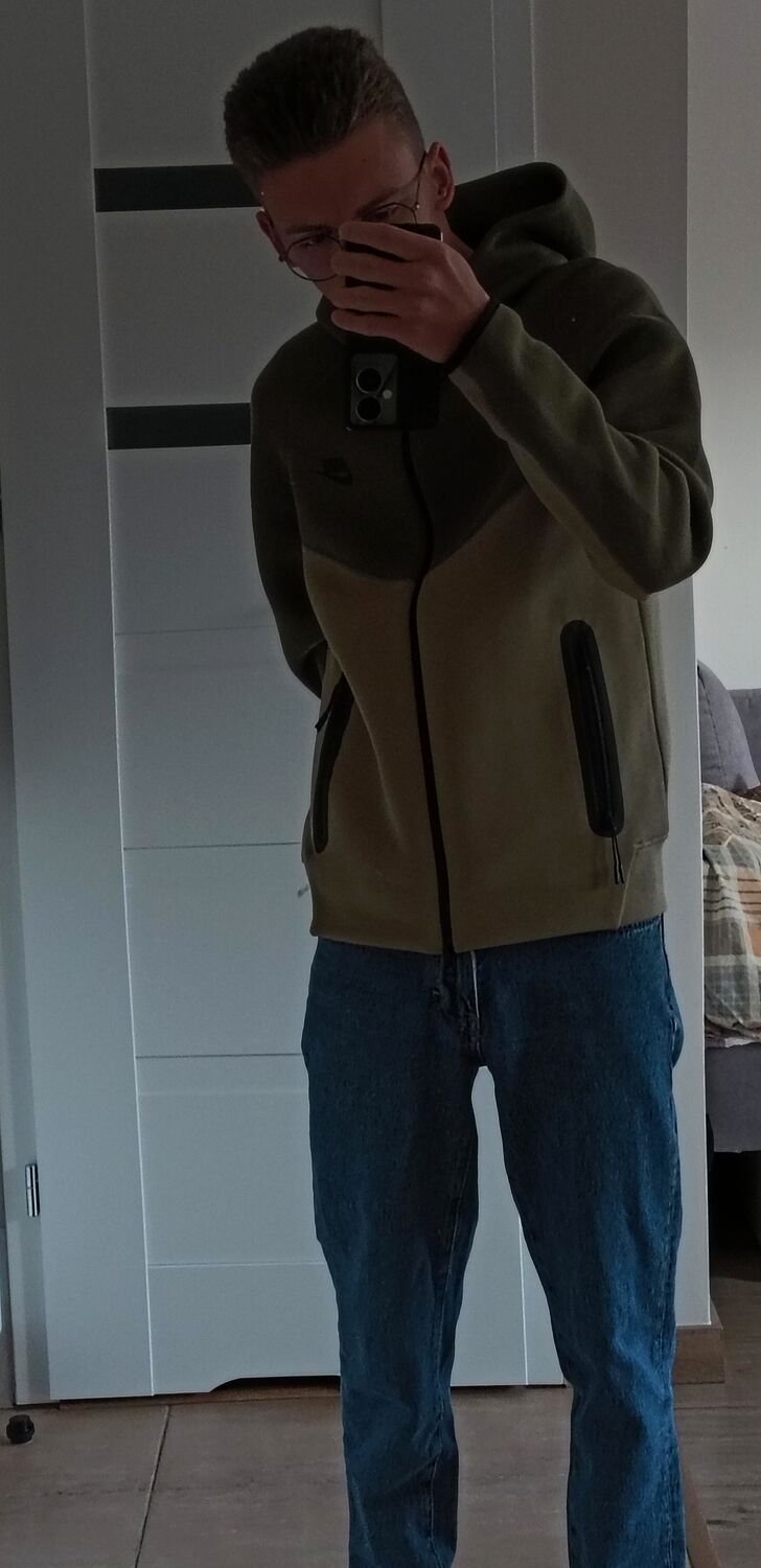  48560287  Vlad, 18 ,    