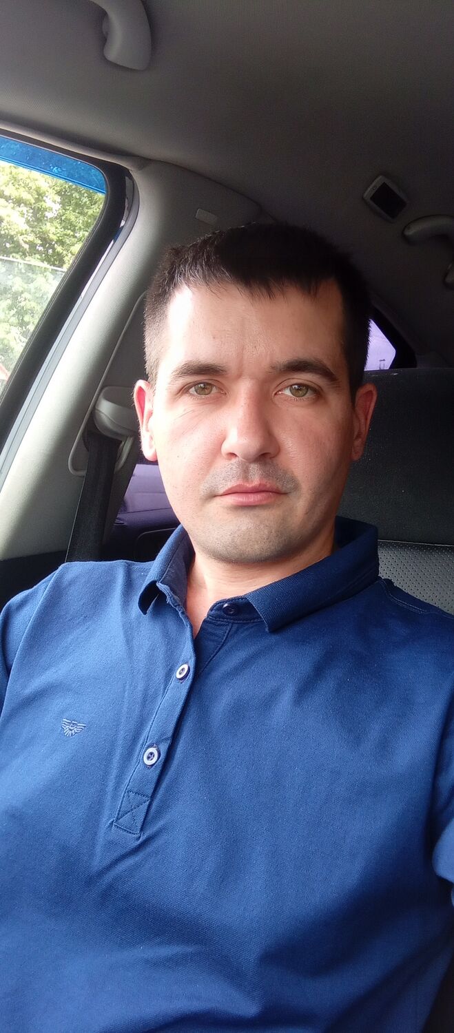  51956237  Alexander, 32 ,    