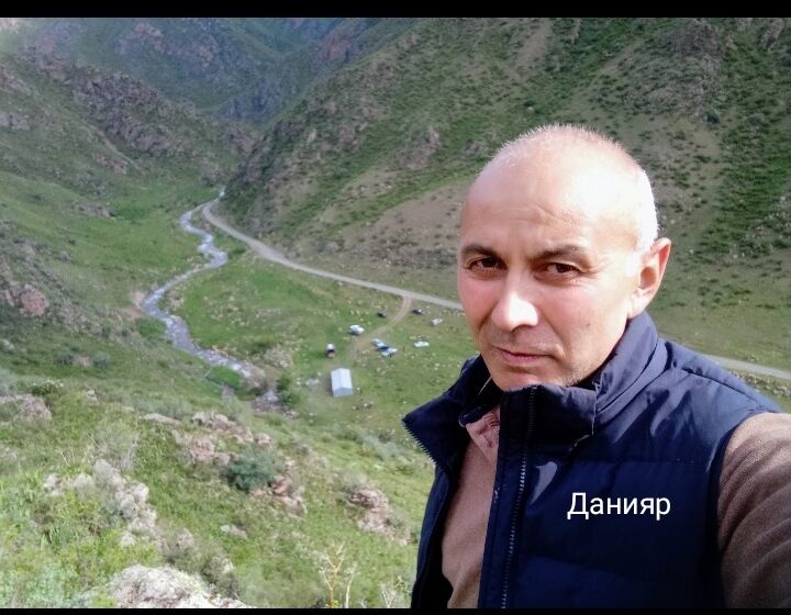  38747657  Daniyar, 49 ,    