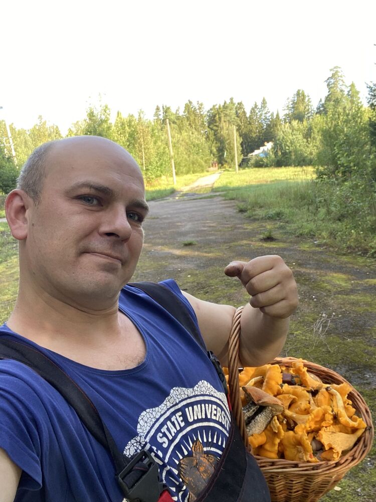  48029957  Aleksei, 40 ,    