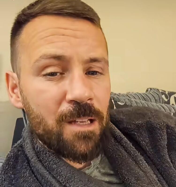  48976937  James, 46 ,    Essen